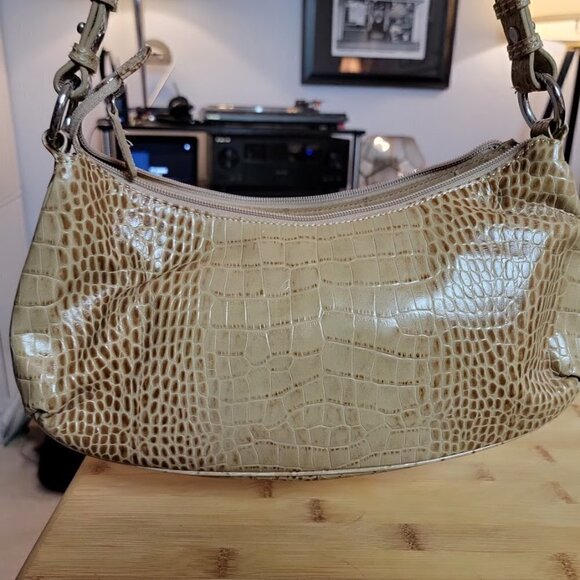Prague Alligator Style Tan Leather Purse - Picture 8 of 9